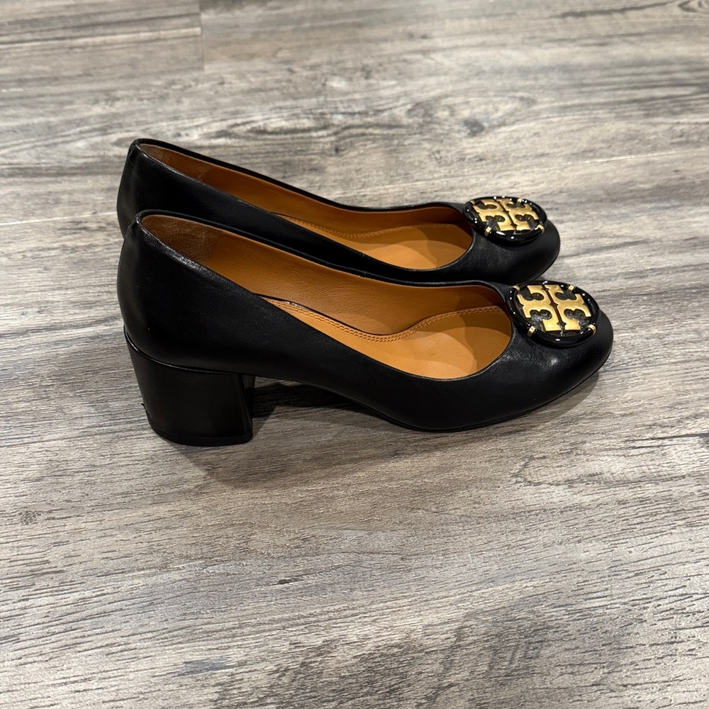 Tory Burch Multi Logo Pump Black Leather 6.5 Women’s Shoes Heels - Picture 4 of 12